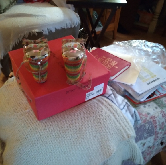 Shoes - Picture 3 of 6